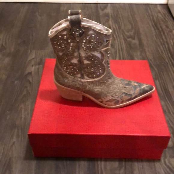 Donald J Pliner booties - Picture 2 of 5